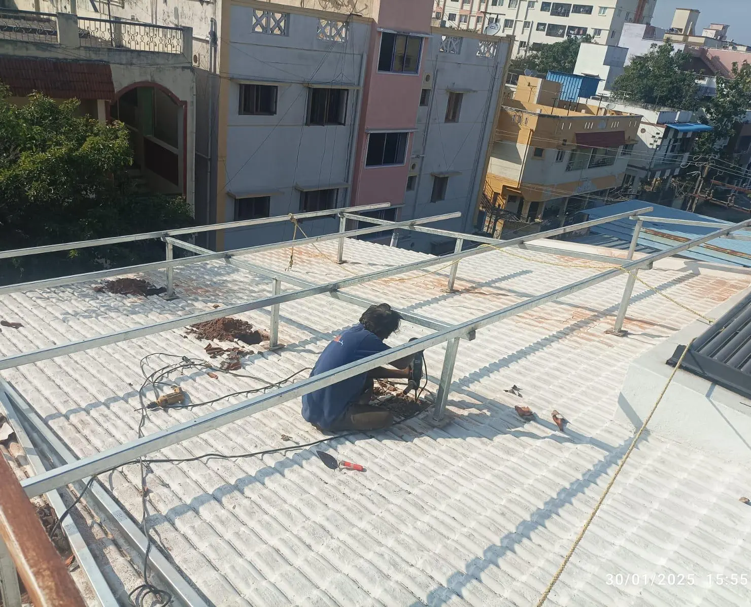 Solar panel setup for homes and offices